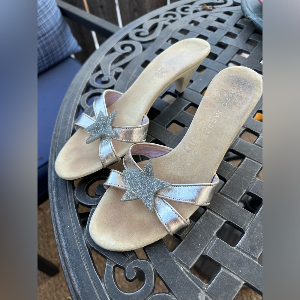 Marc Jacobs Silver Leather Glitter Star Kitten Heel Sandals sz 6.5/7